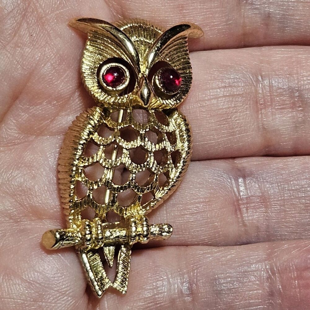 Vintage Avon Owlette Gold Tone Owl Red Eyes Brooch 1972
